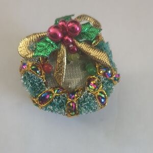 Light Up Elegant Holiday Wreath Brooch